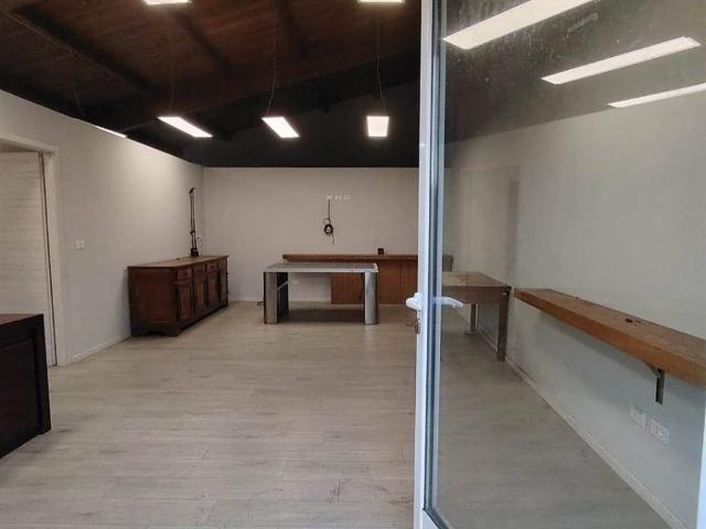 Locale Commerciale in affitto a Stazione Masotti, Serravalle Pistoiese