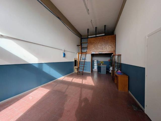Locale Commerciale in affitto a Serravalle Pistoiese, Toscana