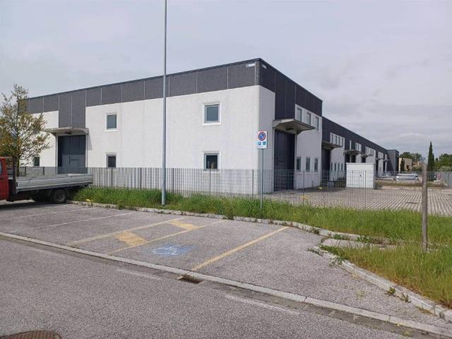 Locale Commerciale in affitto a Serravalle Pistoiese, Toscana