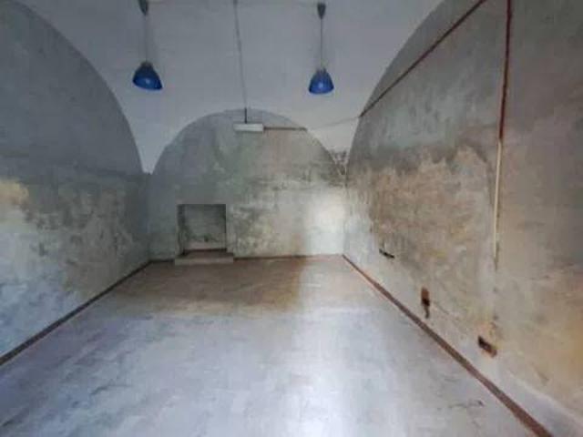 Locale Commerciale in affitto a Sessa Aurunca, Campania