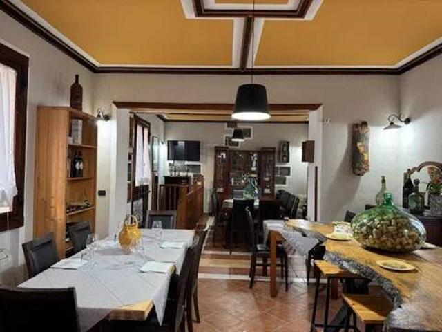 Locale Commerciale in affitto a Sant'Agata, Sessa Aurunca
