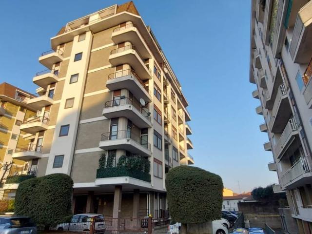 Locale Commerciale in affitto a Abbazia, Sesto Calende