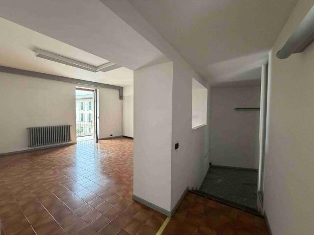 Locale Commerciale in affitto a Abbazia, Sesto Calende