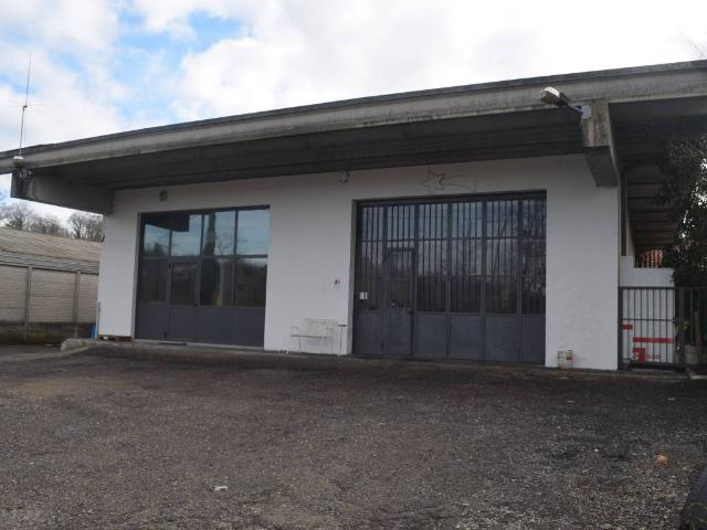 Locale Commerciale in affitto a San Giorgio, Sesto Calende