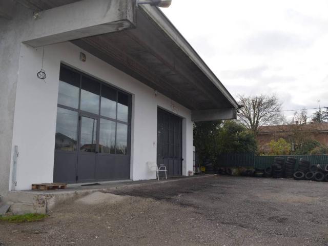 Locale Commerciale in affitto a San Giorgio, Sesto Calende