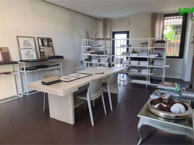 Locale Commerciale in affitto a Abbazia, Sesto Calende