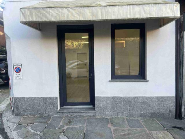 Locale Commerciale in affitto a Abbazia, Sesto Calende