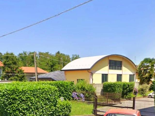 Locale Commerciale in affitto a Abbazia, Sesto Calende