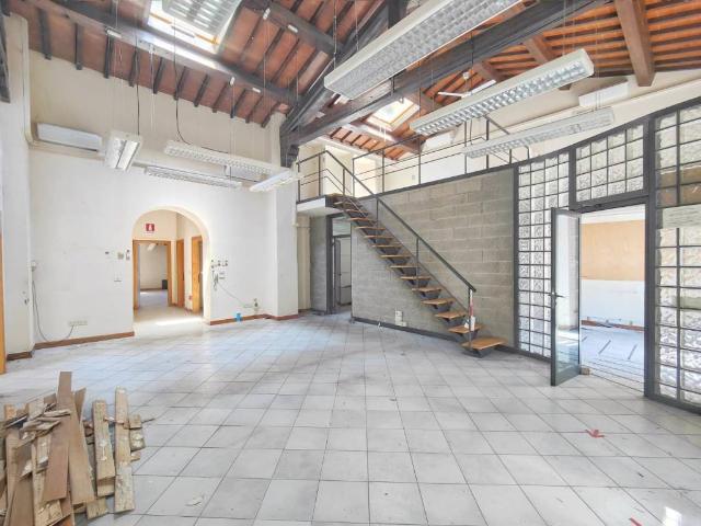 Locale Commerciale in affitto a Zambra, Sesto Fiorentino