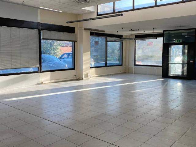 Locale Commerciale in affitto a Sesto Fiorentino, Toscana