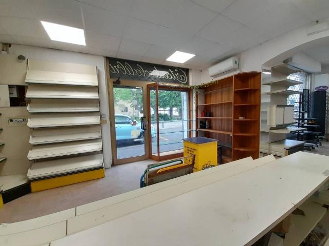 Locale Commerciale in affitto a Colonnata, Sesto Fiorentino