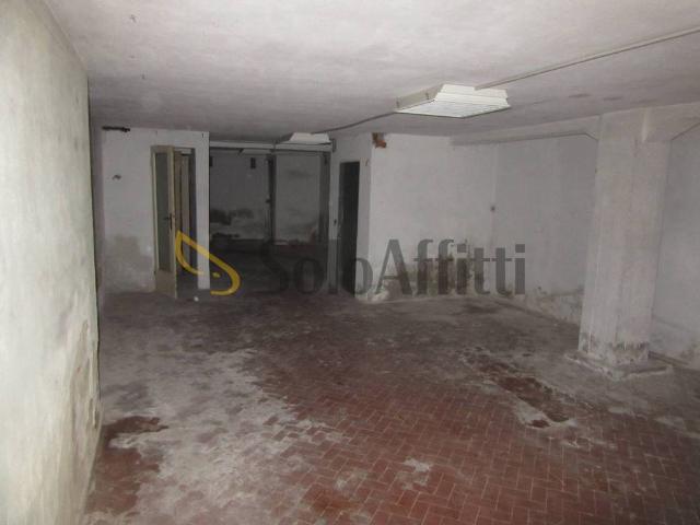 Locale Commerciale in affitto a Querceto, Sesto Fiorentino