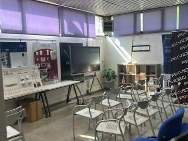 Locale Commerciale in affitto a Sesto Fiorentino, Toscana