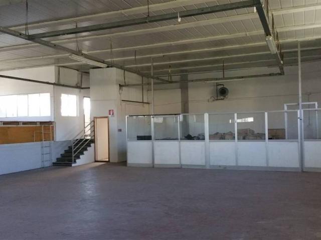 Locale Commerciale in affitto a Padule, Sesto Fiorentino