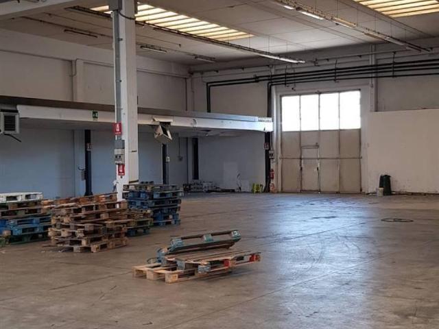 Locale Commerciale in affitto a Sesto Fiorentino, Toscana