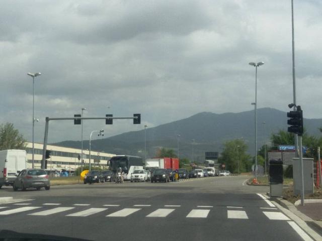 Locale Commerciale in affitto a Sesto Fiorentino, Toscana