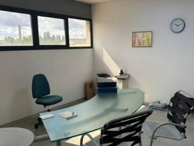 Locale Commerciale in affitto a Sesto Fiorentino, Toscana