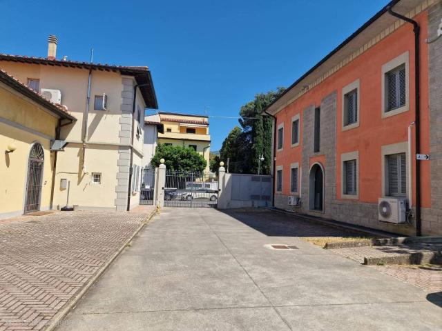 Locale Commerciale in affitto a Zambra, Sesto Fiorentino