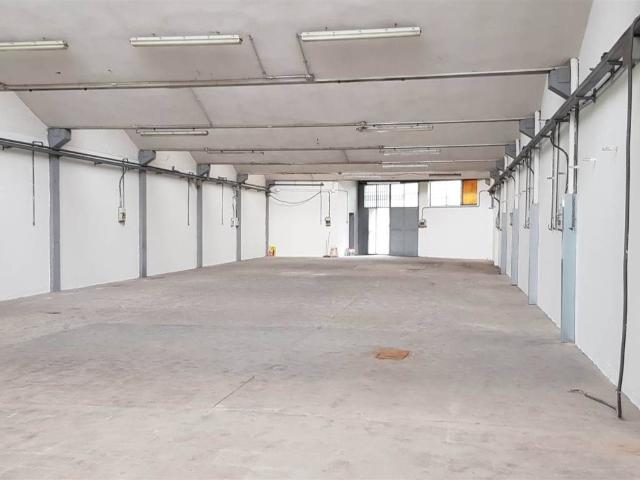 Locale Commerciale in affitto a Padule, Sesto Fiorentino