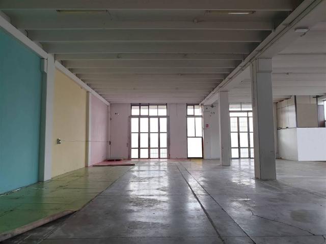 Locale Commerciale in affitto a Zambra, Sesto Fiorentino