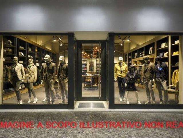 Locale Commerciale in affitto a Sesto Fiorentino, Toscana