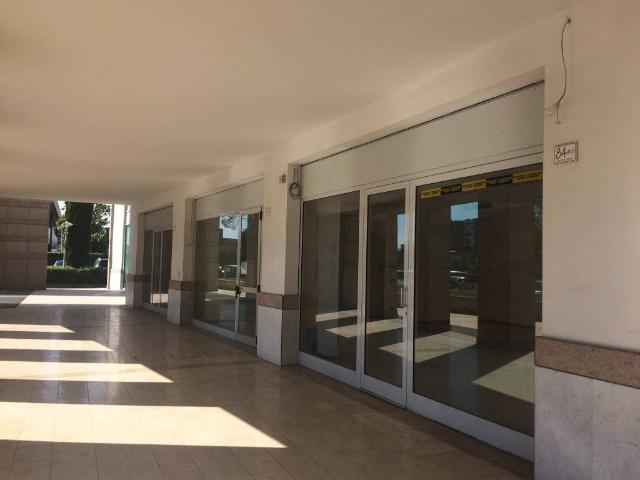 Locale Commerciale in affitto a Sesto Fiorentino, Toscana