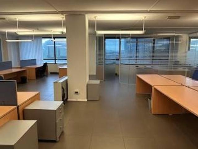 Locale Commerciale in affitto a Sesto Fiorentino, Toscana