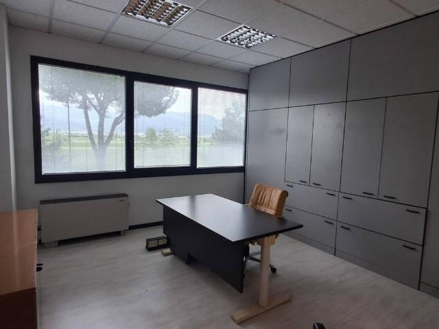 Locale Commerciale in affitto a Sesto Fiorentino, Toscana