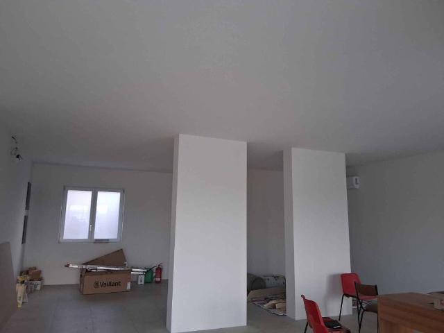Locale Commerciale in affitto a Padule, Sesto Fiorentino