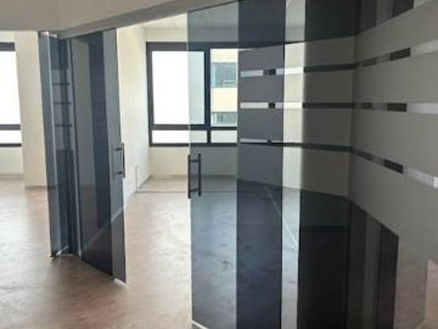 Locale Commerciale in affitto a Sesto Fiorentino, Toscana