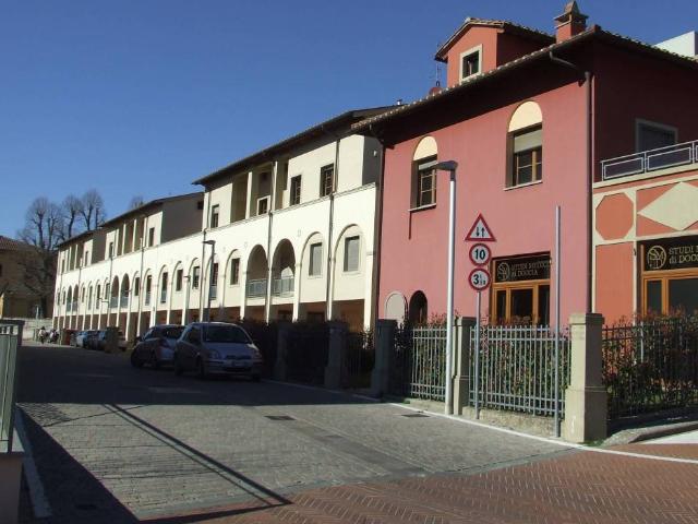 Locale Commerciale in affitto a Colonnata, Sesto Fiorentino
