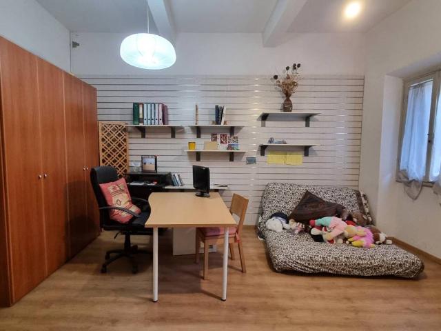 Locale Commerciale in affitto a Zambra, Sesto Fiorentino