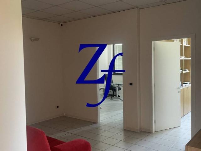 Locale Commerciale in affitto a Padule, Sesto Fiorentino