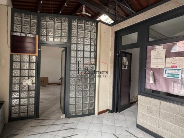 Locale Commerciale in affitto a Zambra, Sesto Fiorentino