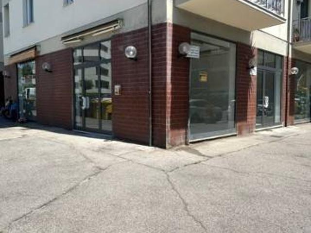 Locale Commerciale in affitto a Colonnata, Sesto Fiorentino