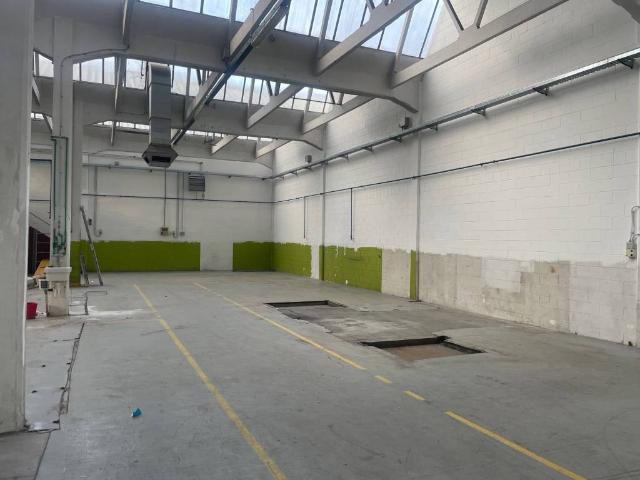 Locale Commerciale in affitto a Zona Omogenea Milano Nord, Sesto San Giovanni
