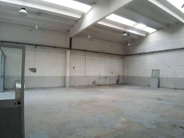 Locale Commerciale in affitto a Zona Omogenea Milano Nord, Sesto San Giovanni