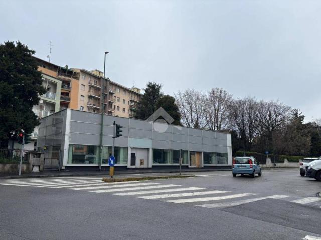 Locale Commerciale in affitto a Zona Omogenea Milano Nord, Sesto San Giovanni