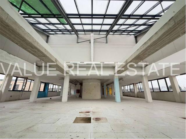 Locale Commerciale in affitto a Zona Omogenea Milano Nord, Sesto San Giovanni