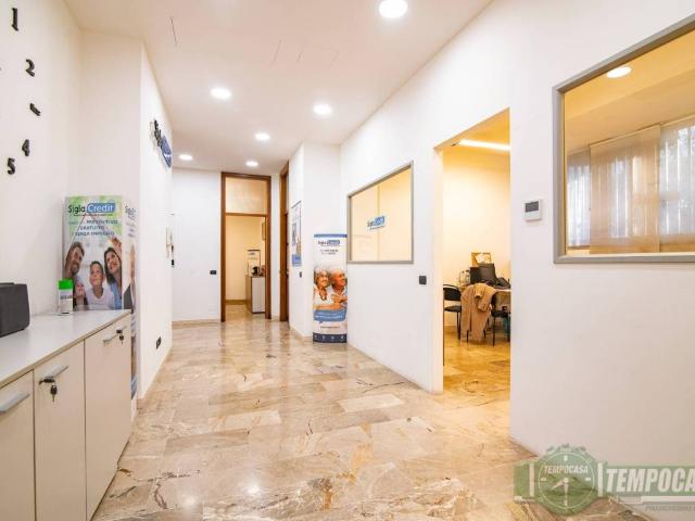 Locale Commerciale in affitto a Zona Omogenea Milano Nord, Sesto San Giovanni