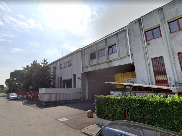 Locale Commerciale in affitto a Zona Omogenea Milano Nord, Sesto San Giovanni