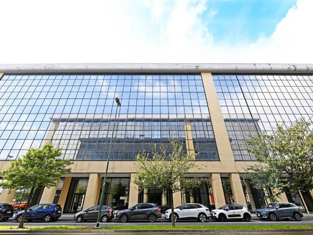 Locale Commerciale in affitto a Zona Omogenea Milano Nord, Sesto San Giovanni