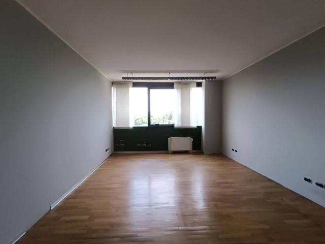 Locale Commerciale in affitto a Zona Omogenea Milano Nord, Sesto San Giovanni