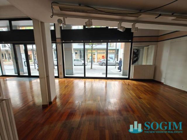 Locale Commerciale in affitto a Zona Omogenea Milano Nord, Sesto San Giovanni
