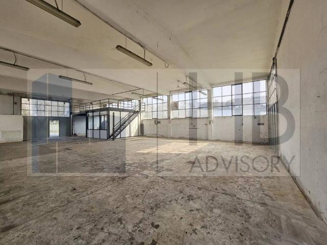 Locale Commerciale in affitto a Zona Omogenea Milano Nord, Sesto San Giovanni