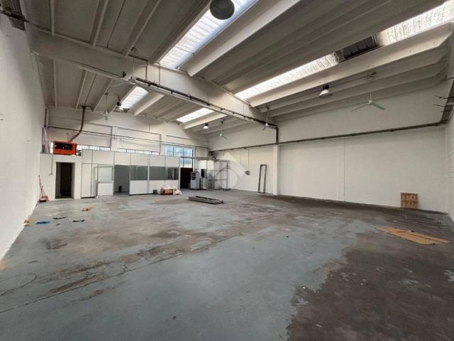 Locale Commerciale in affitto a Zona Omogenea Milano Nord, Sesto San Giovanni