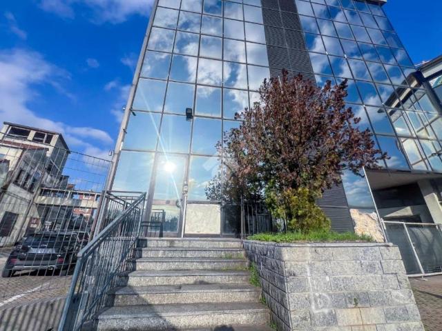 Locale Commerciale in affitto a Zona Omogenea Milano Nord, Sesto San Giovanni