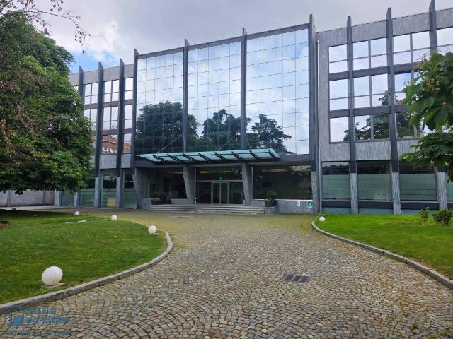 Locale Commerciale in affitto a Zona Omogenea Milano Nord, Sesto San Giovanni