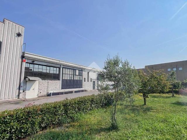 Locale Commerciale in affitto a Cascina Castelletto, Settala
