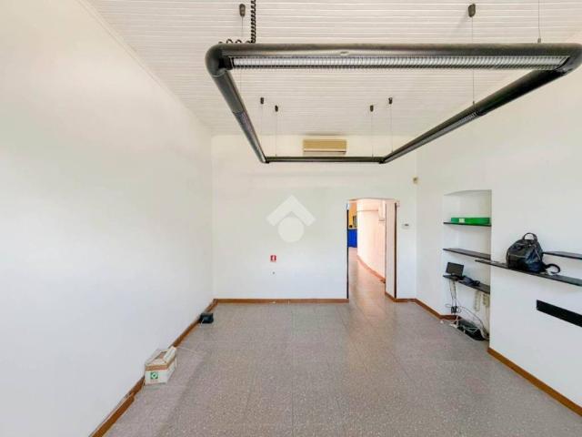 Locale Commerciale in affitto a Cascina Invernizzi, Settala